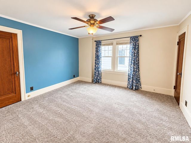 823 W MEADOWS Place, Peoria, IL 61604
