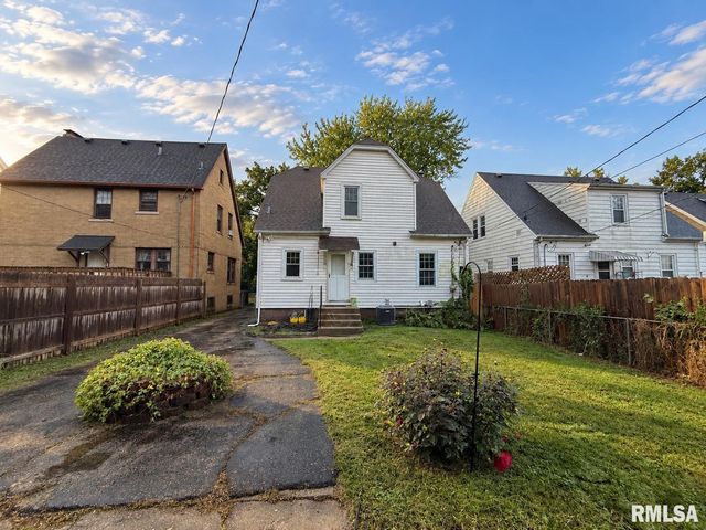 823 W MEADOWS Place, Peoria, IL 61604