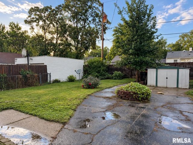 823 W MEADOWS Place, Peoria, IL 61604