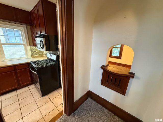 823 W MEADOWS Place, Peoria, IL 61604