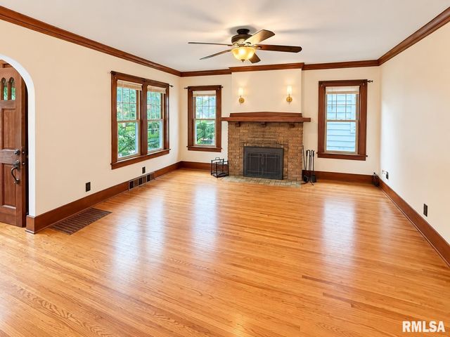 823 W MEADOWS Place, Peoria, IL 61604