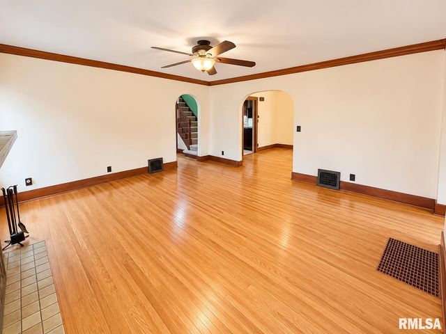 823 W MEADOWS Place, Peoria, IL 61604