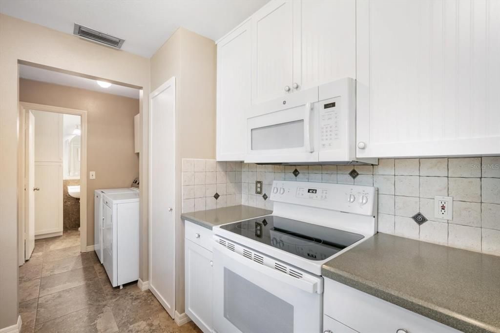 Image 13 of property listing at 1212 71ST STREET NW, Bradenton, FL 34209
