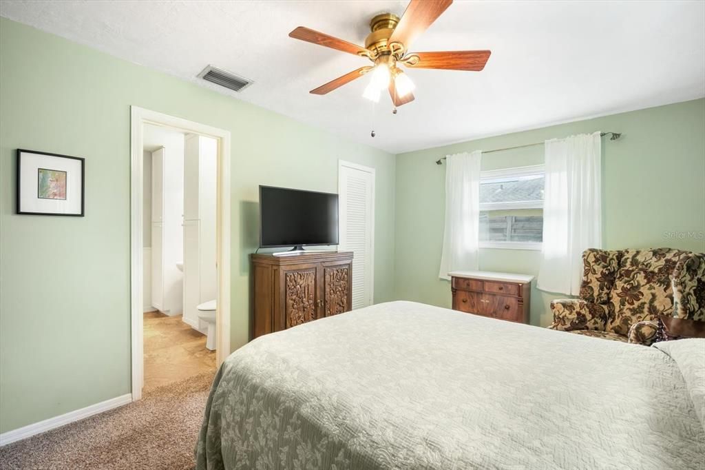 Image 8 of property listing at 1212 71ST STREET NW, Bradenton, FL 34209