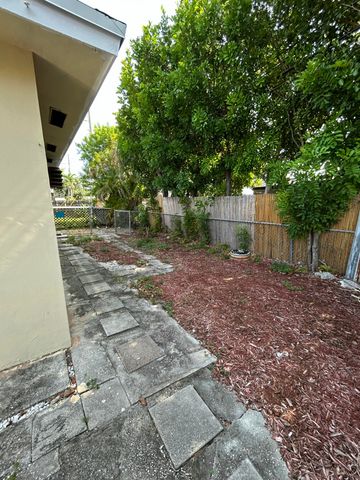 5881 NE 18th Avenue 2, Fort Lauderdale, FL 33334