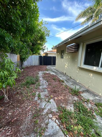 5881 NE 18th Avenue 2, Fort Lauderdale, FL 33334