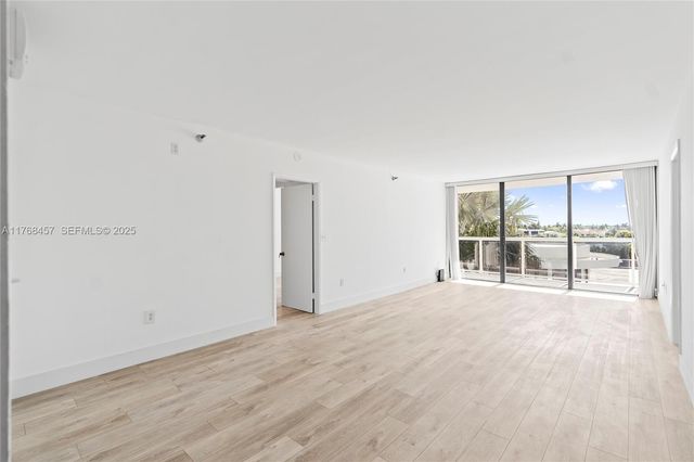 20505 E Country Club Drive 434, Aventura, FL 33180