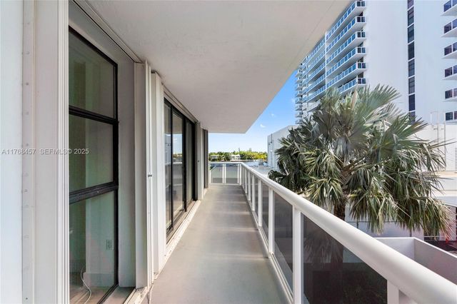 20505 E Country Club Drive 434, Aventura, FL 33180
