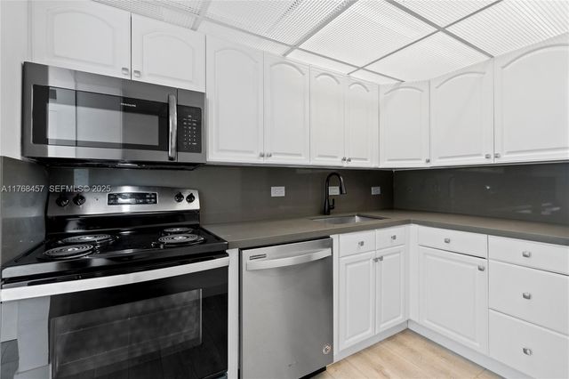 20505 E Country Club Drive 434, Aventura, FL 33180