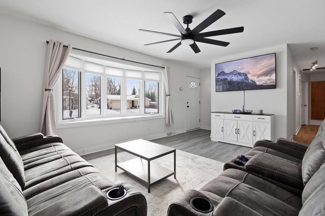 3060 E Stonefield DRIVE, Oak Creek, WI 53154