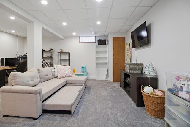 3060 E Stonefield DRIVE, Oak Creek, WI 53154