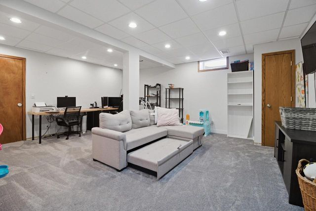 3060 E Stonefield DRIVE, Oak Creek, WI 53154