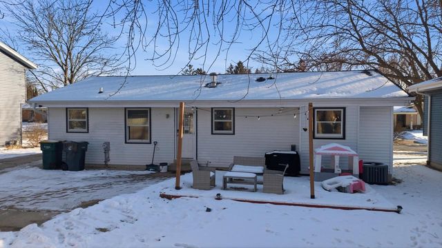 3060 E Stonefield DRIVE, Oak Creek, WI 53154