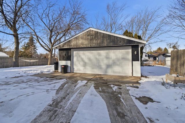 3060 E Stonefield DRIVE, Oak Creek, WI 53154