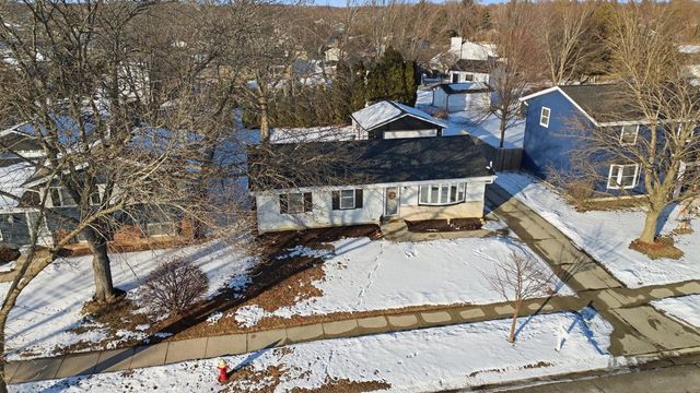 3060 E Stonefield DRIVE, Oak Creek, WI 53154