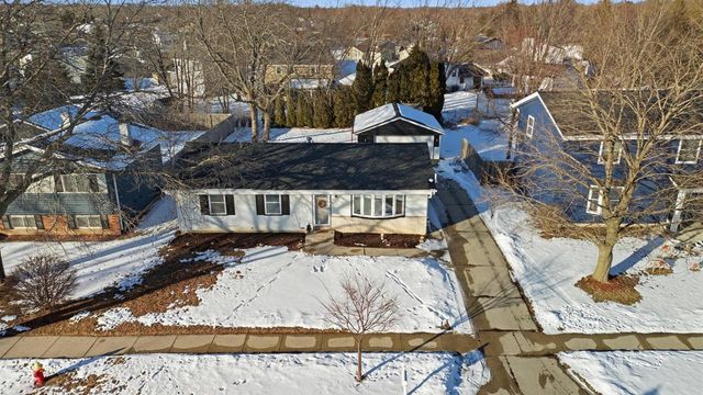 3060 E Stonefield DRIVE, Oak Creek, WI 53154