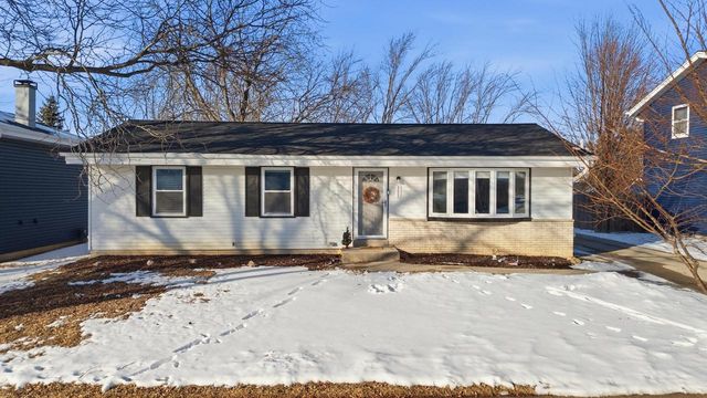 3060 E Stonefield DRIVE, Oak Creek, WI 53154
