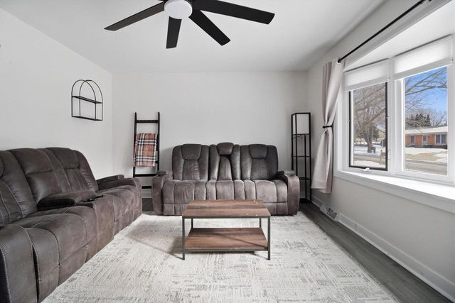 3060 E Stonefield DRIVE, Oak Creek, WI 53154