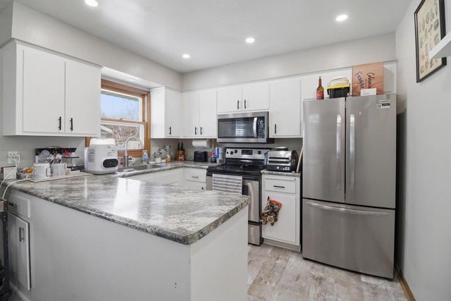 3060 E Stonefield DRIVE, Oak Creek, WI 53154