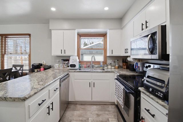 3060 E Stonefield DRIVE, Oak Creek, WI 53154