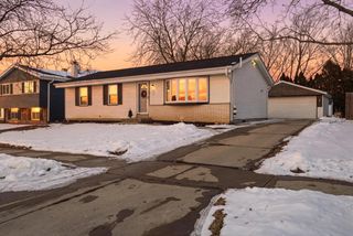 3060 E Stonefield DRIVE, Oak Creek, WI 53154