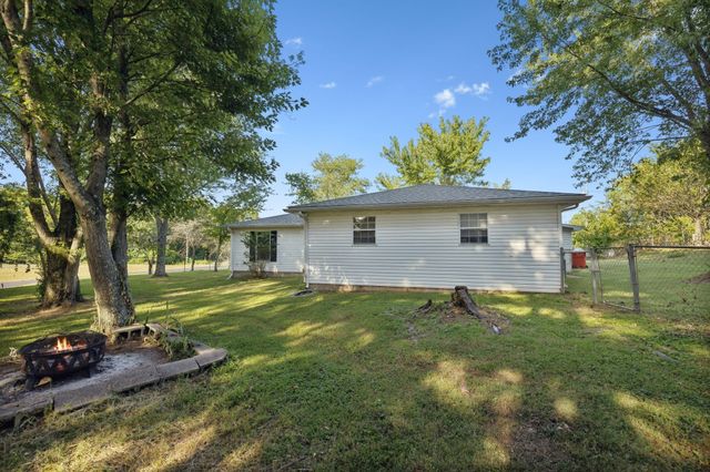 4901 Highway 52, W, Lafayette, TN 37083