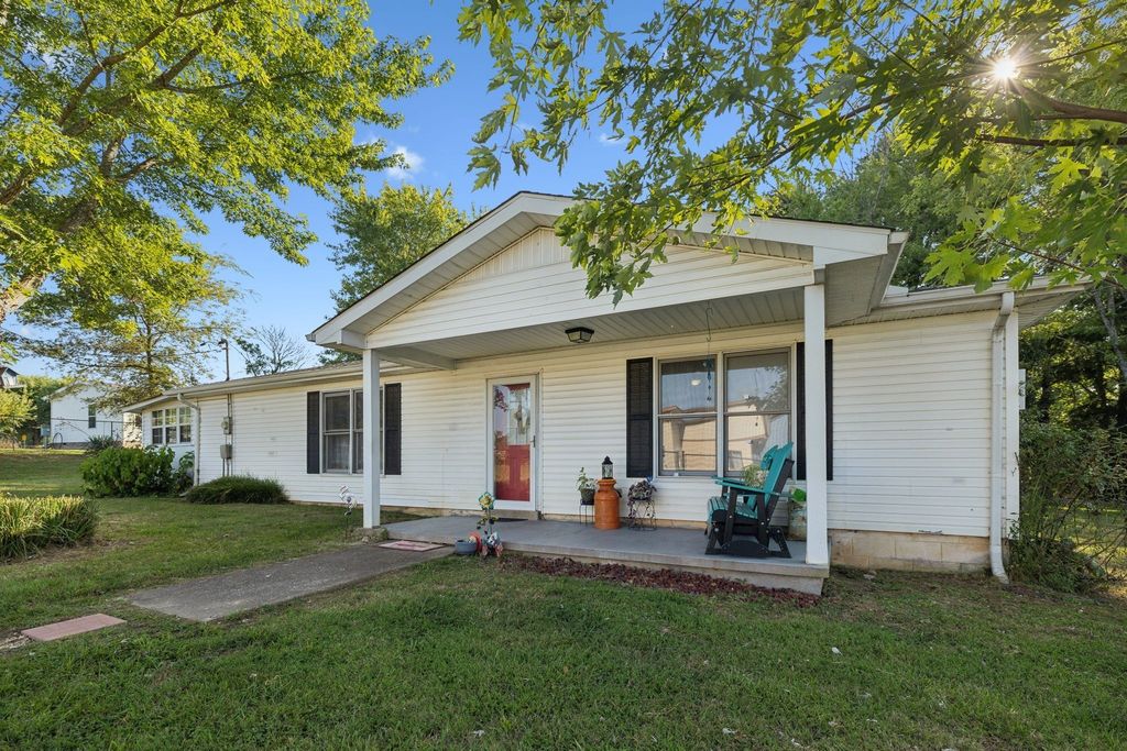 4901 Highway 52, W, Lafayette, TN 37083