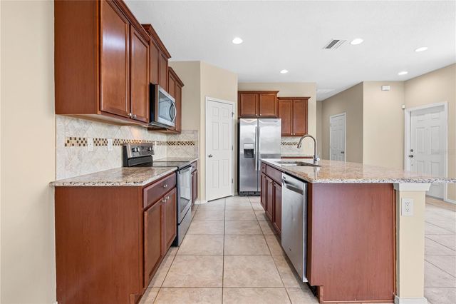 8961 TURNSTONE HAVEN PLACE, Tampa, FL 33619