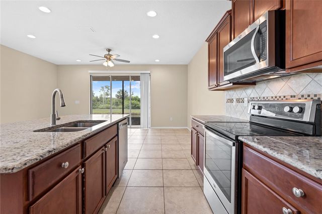 8961 TURNSTONE HAVEN PLACE, Tampa, FL 33619