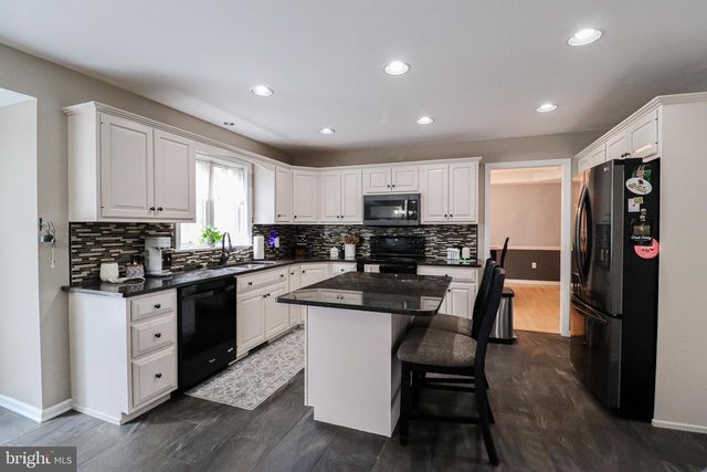 115 ANGELA LN, York, PA 17402