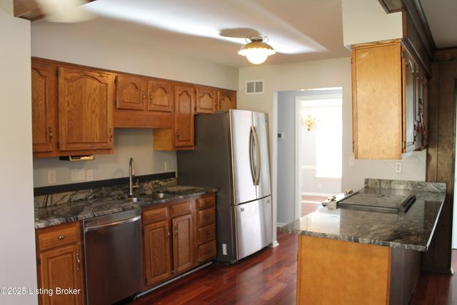 9203 Windsor Park Dr, Louisville, KY 40272