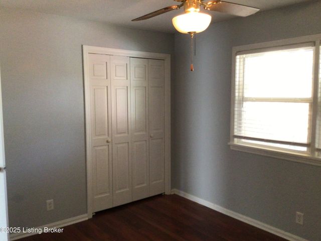 9203 Windsor Park Dr, Louisville, KY 40272