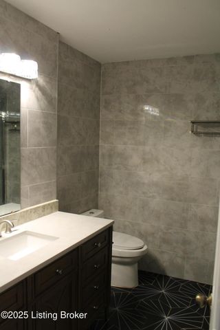 9203 Windsor Park Dr, Louisville, KY 40272