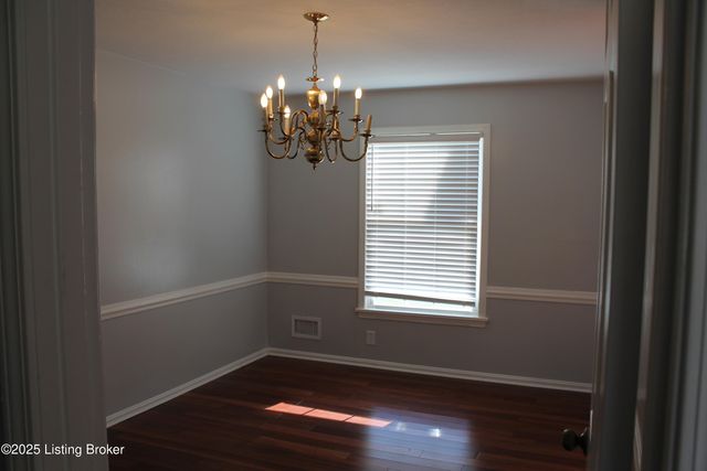 9203 Windsor Park Dr, Louisville, KY 40272