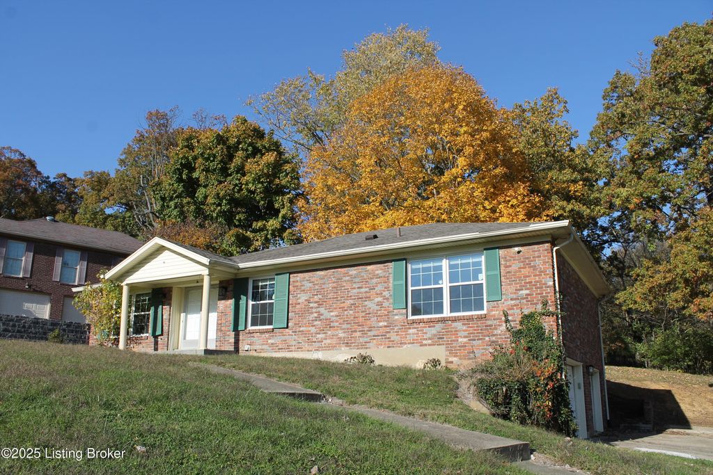 9203 Windsor Park Dr, Louisville, KY 40272