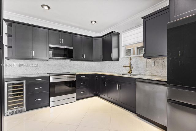 2424 SW 152nd Path, Miami, FL 33185