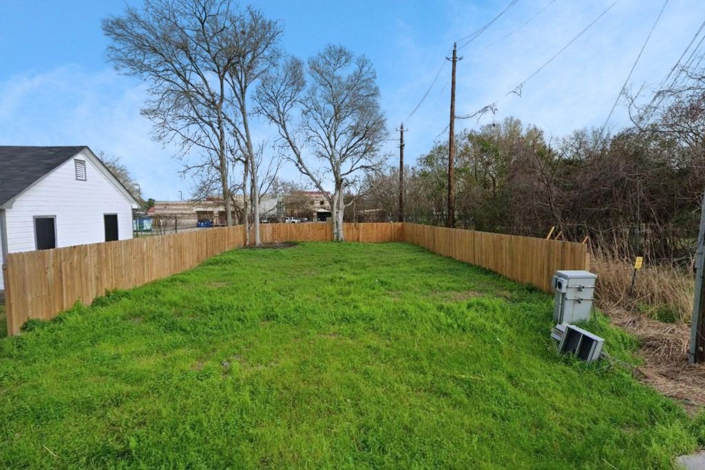 8409 Carver Road, Houston, TX 77088