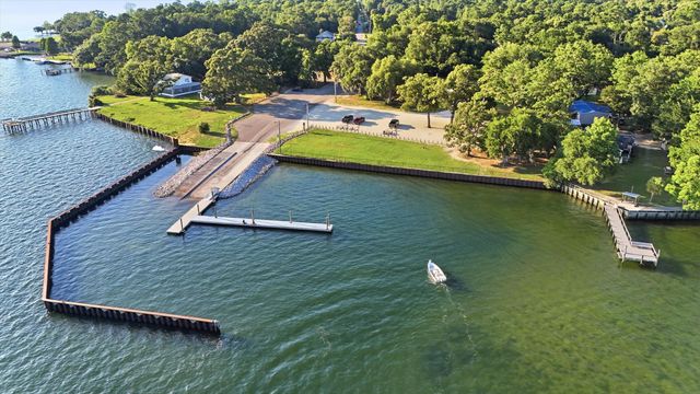 116 Sparrow Street, Bonneau, SC 29431