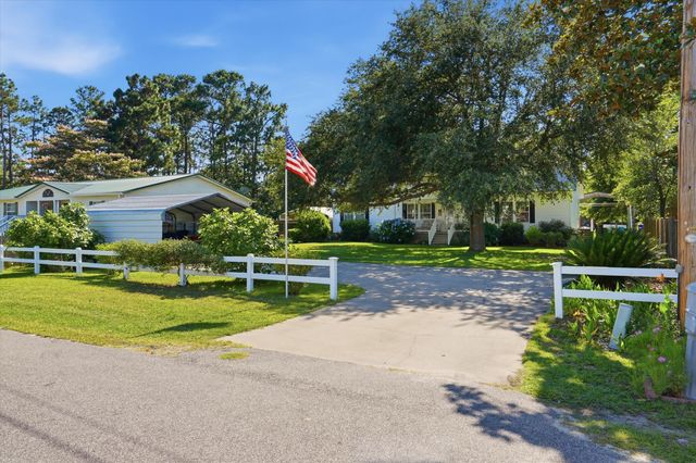 116 Sparrow Street, Bonneau, SC 29431
