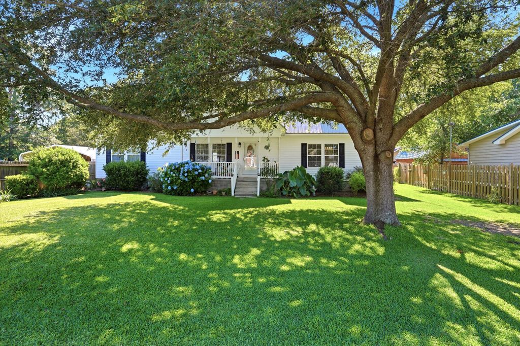 116 Sparrow Street, Bonneau, SC 29431