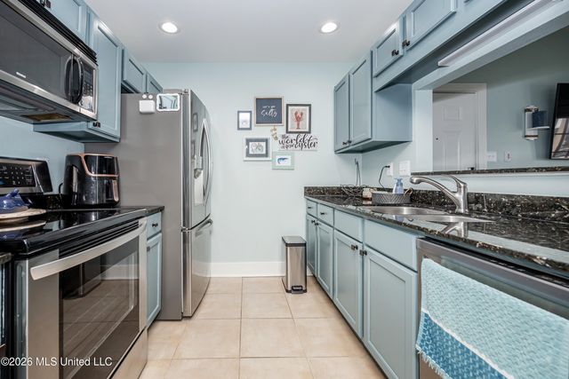 2421 Beachview Drive, H08, Ocean Springs, MS 39564