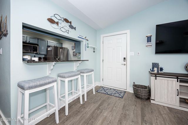 2421 Beachview Drive, H08, Ocean Springs, MS 39564