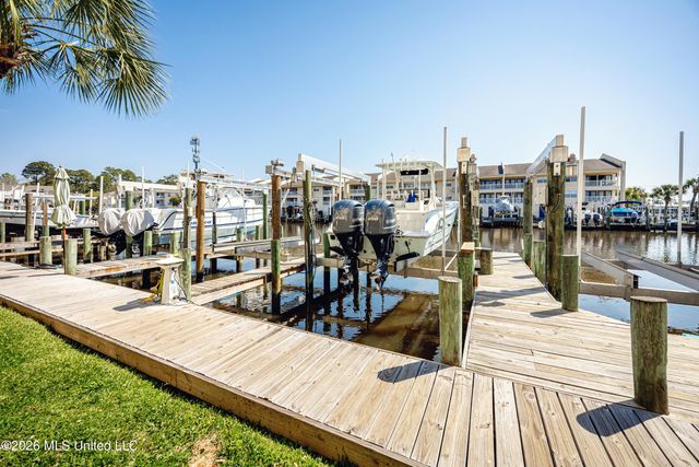 2421 Beachview Drive, H08, Ocean Springs, MS 39564