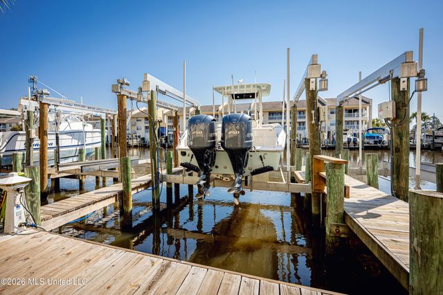 2421 Beachview Drive, H08, Ocean Springs, MS 39564