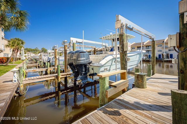 2421 Beachview Drive, H08, Ocean Springs, MS 39564