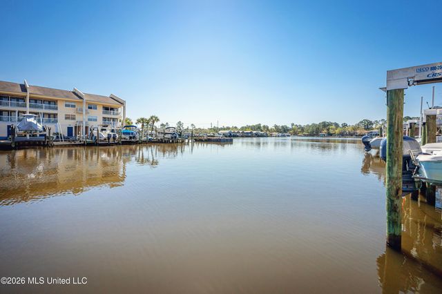 2421 Beachview Drive, H08, Ocean Springs, MS 39564