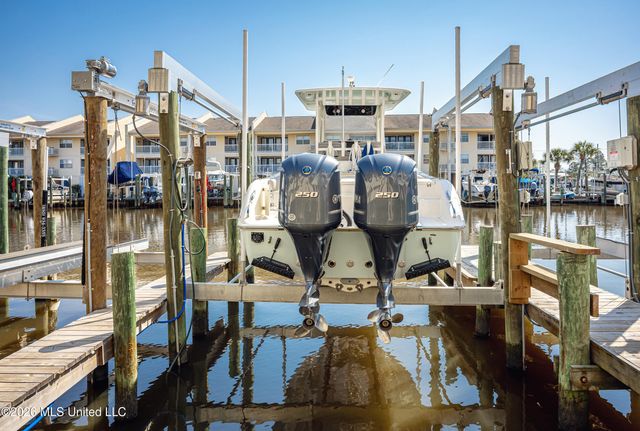 2421 Beachview Drive, H08, Ocean Springs, MS 39564