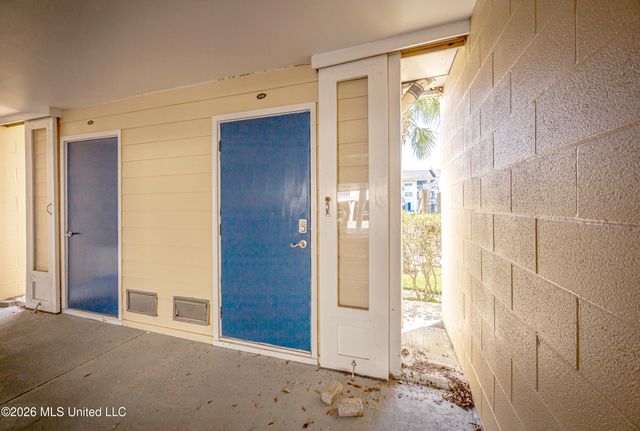 2421 Beachview Drive, H08, Ocean Springs, MS 39564