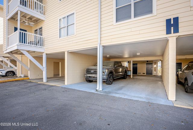 2421 Beachview Drive, H08, Ocean Springs, MS 39564