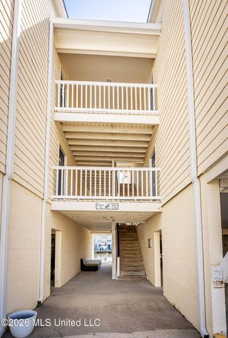 2421 Beachview Drive, H08, Ocean Springs, MS 39564